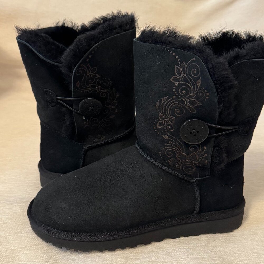 Ugg - Bailey Button II - Black with custom tattoo art